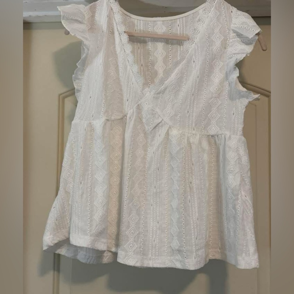SHEIN White Sleeveless Ruffled Peplum Blouse
